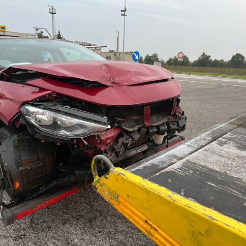 Violento tamponamento sulla A21 all’alba