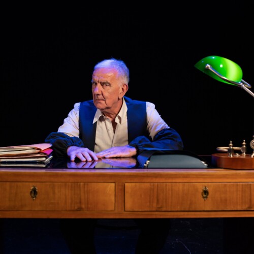 Gene Gnocchi in “Se non ci pensa Dio ci penso io” il 18 novembre al Teatro Alfieri di Asti