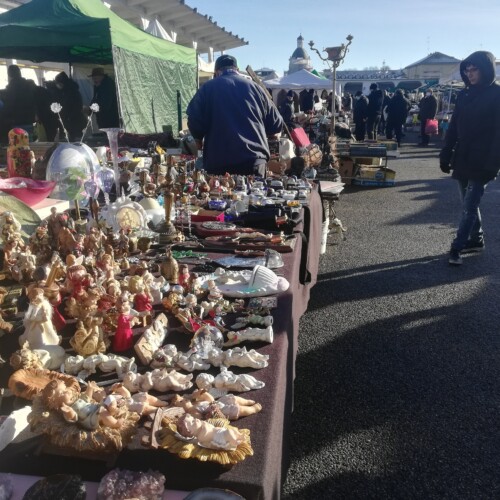 Il mercatino di Casale si veste di Natale: tra decorazioni e statuine di una volta