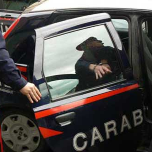 Rapinano un autista NCC per 40 euro: arrestati due pluripregiudicati a Voghera