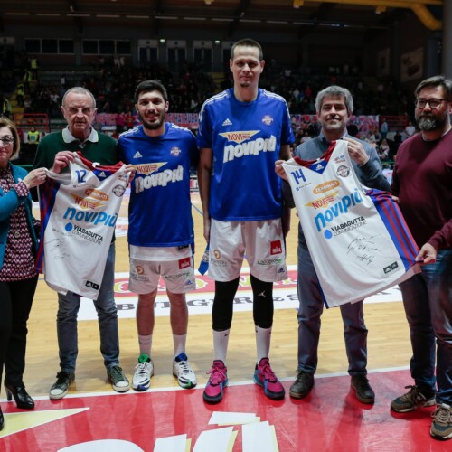 Settimana della Ricerca: al via l’asta per le canotte autografate da Redivo e Martinoni del Monferrato Basket