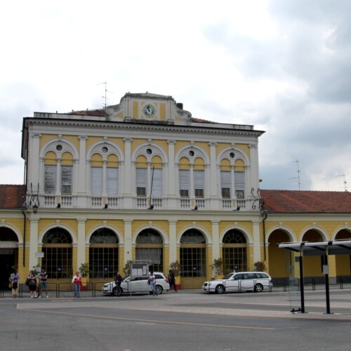 Nuovi fari a led per potenziare l’illuminazione all’esterno della stazione di Casale
