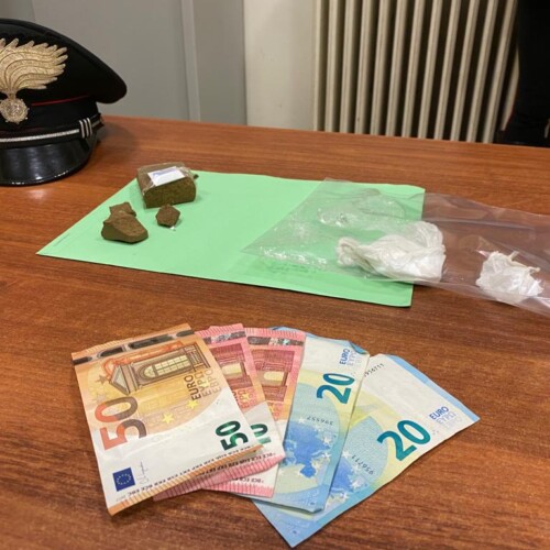 Arrestato per spaccio davanti alla stazione di Tortona: aveva con sé hashish e cocaina