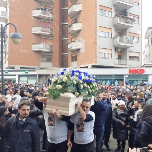 Un lungo applauso per “Lollo” Vancheri, nel giorno dell’addio: “Ti amiamo”