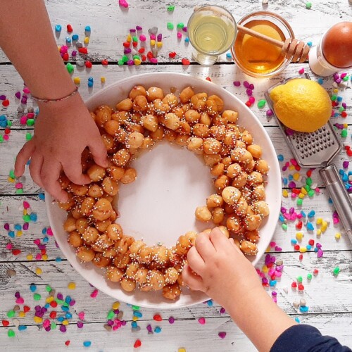 Idee dolci per Capodanno? Provate gli struffoli, una tipica delizia napoletana