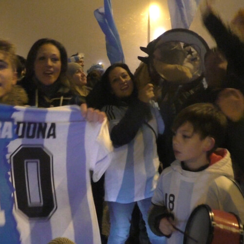 Argentina campione del Mondo, festa anche ad Alessandria. Piazza Garibaldi si tinge di “albiceleste”