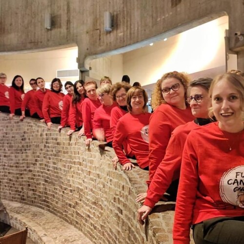 Il FuckCancer Choir e gli effetti benefici della scrittura: è uscito il libro “Spiegami questa strada”