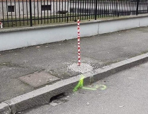 Rimosso lampione pericolante in via don Stornini