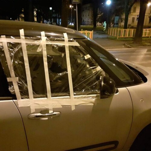 Danneggiate alcune auto parcheggiate in piazza Mentana