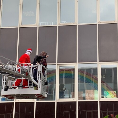 La Befana dei Vigili del Fuoco torna a portare dolci doni ai bambini ricoverati all’Ospedaletto
