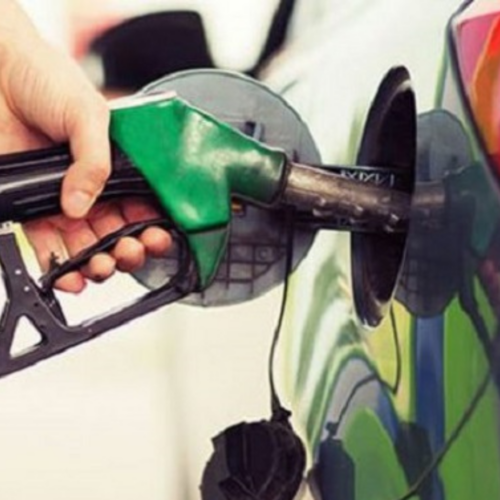 Prezzo carburanti: gasolio ancora sopra i 2 euro