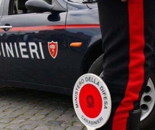 Trova portafoglio e usa il bancomat per fare la spesa. Denunciata