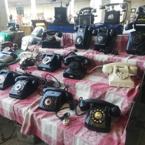 Primo appuntamento del mercatino di antiquariato a Casale che nel 2023 compie 50 anni