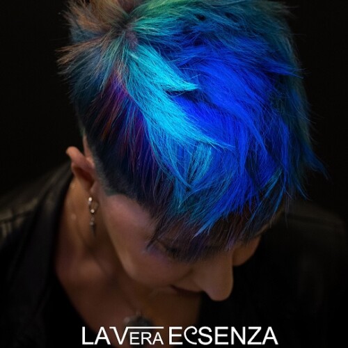La nuova collezione di tagli e colori di Nemesi Tricomeccanica che valorizza la vostra “Vera Essenza”