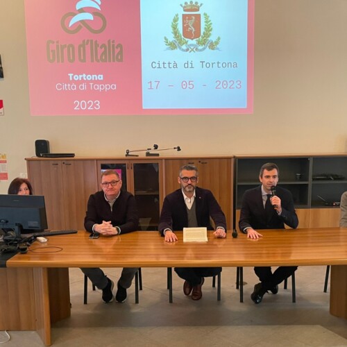 Tortona città di tappa del Giro: da giovedì la Torre del Castello si colora di rosa e tante altre iniziative