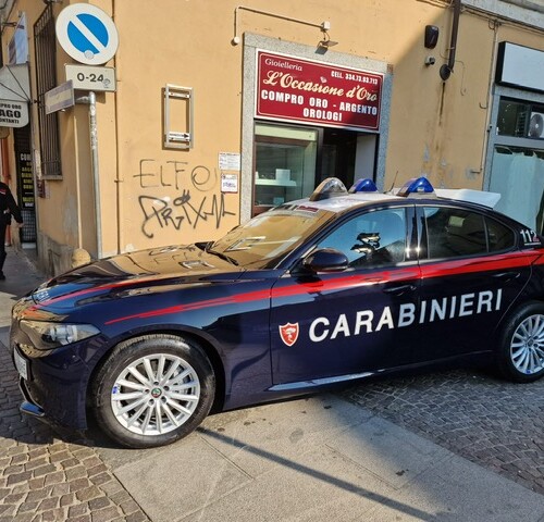 Sorpreso a rubare gioielli in un compro-oro di Casale. Arrestato dai Carabinieri
