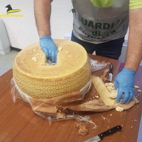 Sequestrati 100 chili di droga, nascosta anche nel parmigiano. Tra siti di stoccaggio l’Alessandrino