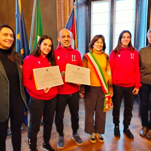 Esibizioni con tessuti aerei: dopo le medaglie mondiali premiati in Comune gli alessandrini Santonicola e Daprà