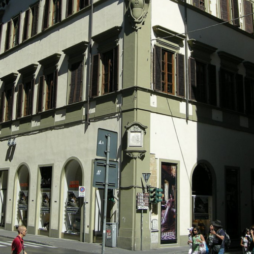 Imbrattano il palazzo del Consiglio Regionale della Toscana. Indagato anche il vogherese Ficicchia