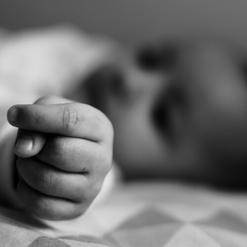 Studio su maternità in pandemia: tristezza e paura in sala parto per assenza familiari ma anche più intimità con i figli
