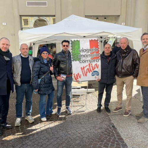 Fratelli d’Italia: in piazza Marconi il gazebo contro il sì dell’Europa alle farine di origine aninale