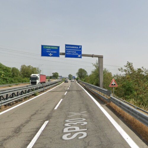 Tolti i pezzi di legno segnalati sulla rampa di uscita della tangenziale di Alessandria