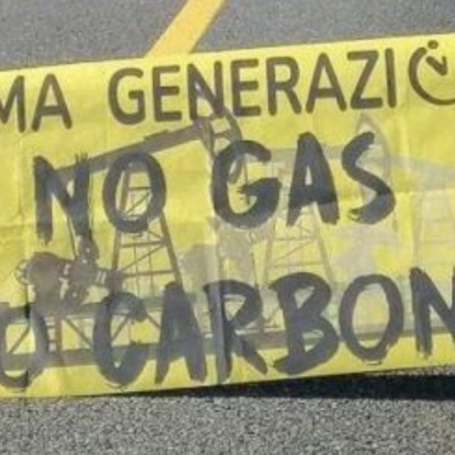 Flash Mob in viale Sturzo a Milano di Ultima Generazione. “Non paghiamo il fossile”