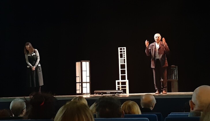 Perdersi nei serial. Ha debuttato al Teatro Alessandrino “Fiction” della Coltelleria Einstein