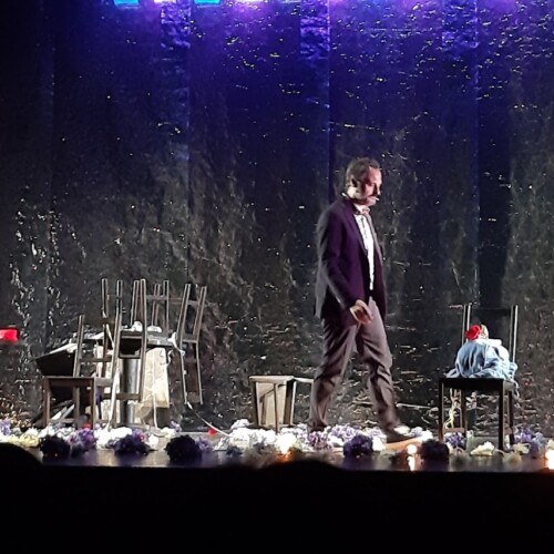 Improvvisamente la comprensione. Recensione di “Il Dio bambino” a Valenza