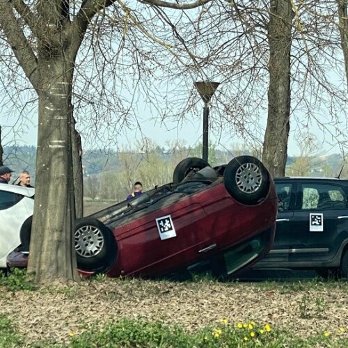 Auto cappottata in viale Teresa Michel. Sul posto il 118