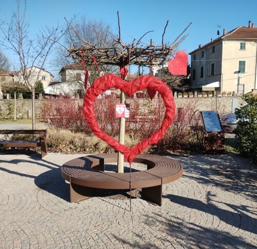 Panchine e opere “romantiche” valorizzano i territori e gli artisti del Distretto Novese