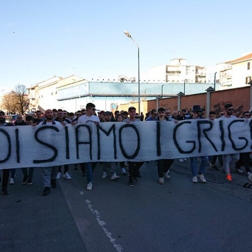 #Salviamoigrigi: il corteo dei tifosi dell’Alessandria Calcio verso il Moccagatta