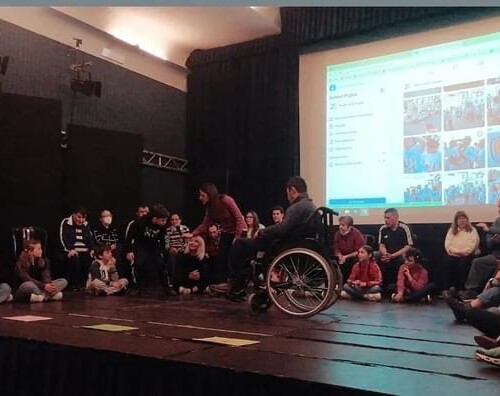 Quando il teatro abbatte ogni barriera: il 3 giugno flash mob di cento attori nelle piazze alessandrine