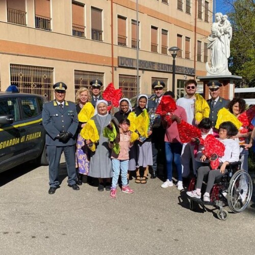 Dalla Guardia di Finanza di Tortona uova di Pasqua ai bambini del Piccolo Cottolengo