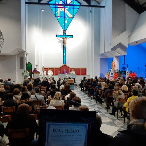 A Valenza l’ultimo saluto alla giovane Elisa Cerato: “Piccola stella”