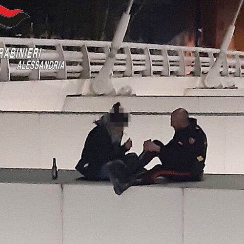 Giovane minaccia il suicidio sul Meier: il Carabiniere si siede accanto e la salva