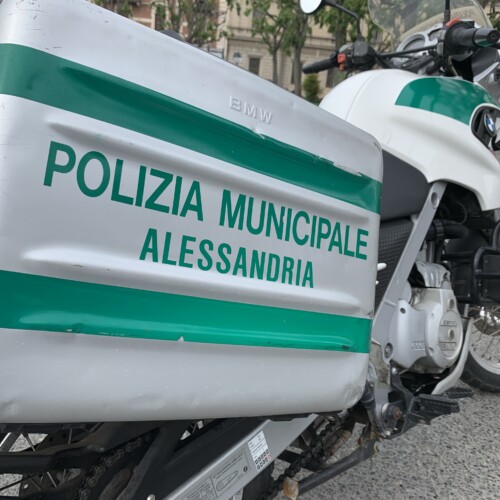 Controlli ai giardini della stazione di Alessandria: Polizia Locale sequestra 160 grammi di droga
