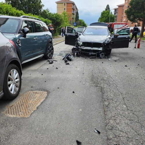Le foto del rocambolesco incidente di via Bensi
