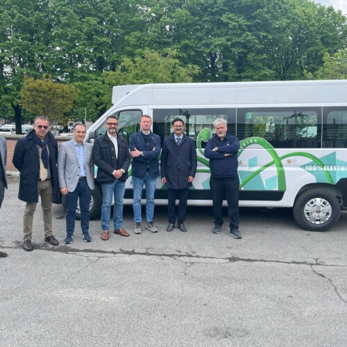 A Tortona inaugurati due nuovi pulmini elettrici con un’autonomia di 150 km