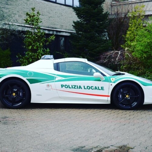 Una Ferrari per la Polizia Locale, i Ferragnez al Museo Borsalino: i “Pesci d’Aprile” alessandrini