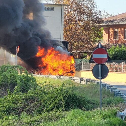 Mezzo pesante in fiamme a Castellazzo Bormida