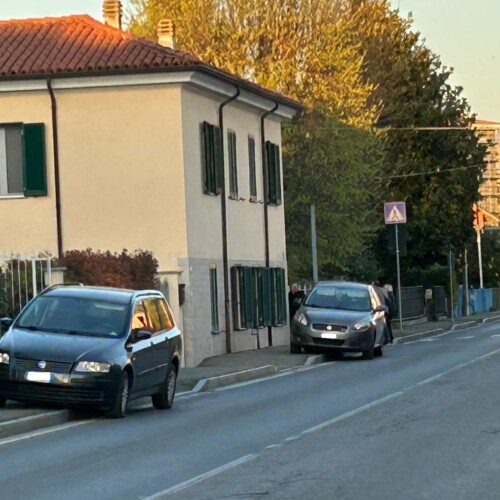 Pedone investito in via Casalbagliano, al quartiere Cristo di Alessandria: sul posto il 118 e la Polizia Locale