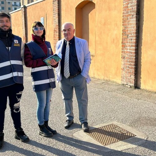 Deiezioni dei cani al quartiere Cristo: l’intervento degli Ispettori Ambientali e di Amag Ambiente