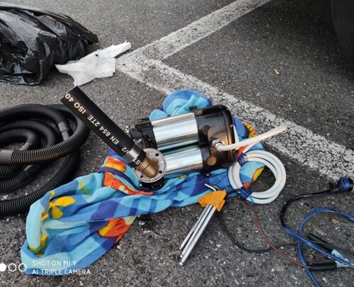 Rubano oltre 300 litri di gasolio a un camion in sosta sulla A21: arrestati dalla Polizia Stradale