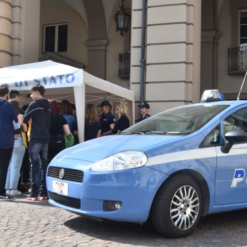Giornata internazionale bambini scomparsi: allo stand della Polizia tante persone