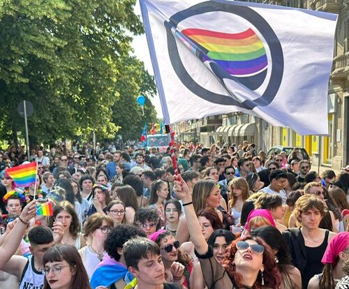 Alessandria si colora di arcobaleno: è il giorno del Pride. Su Radio Gold la diretta del corteo in centro