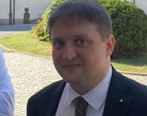 “Pederasti reietti”. A Novi post omofobo sul profilo del segretario di Fratelli d’Italia: sollevato da ogni incarico