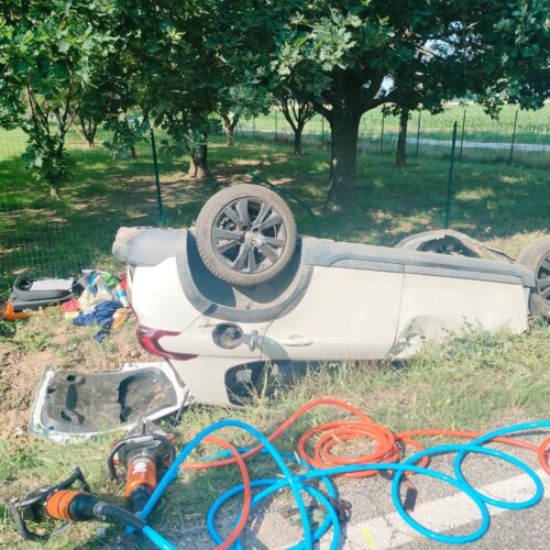 Auto finisce fuori strada lungo la strada per Quargnento: ferita automobilista  