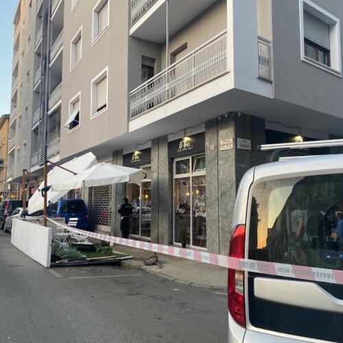 Auto travolge un dehor in piazza Matteotti ad Alessandria: nessun ferito