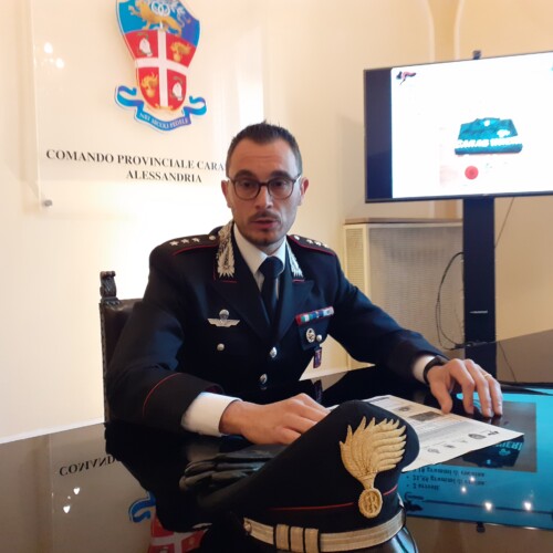 Genitori in lacrime dai Carabinieri per i figli vittime dello spaccio: i militari agiscono e arrestano 4 persone